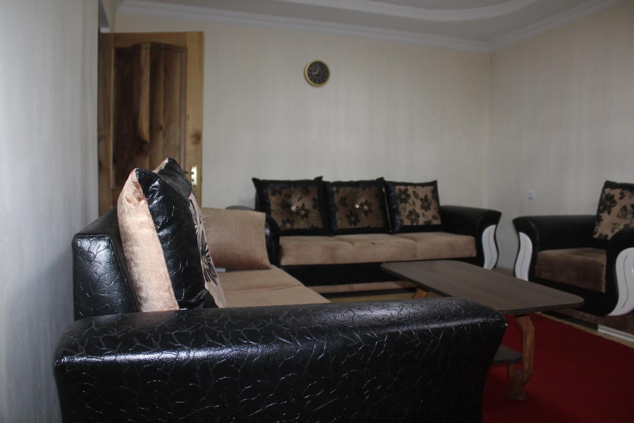 Apartment on Saakadze Batoemi Buitenkant foto