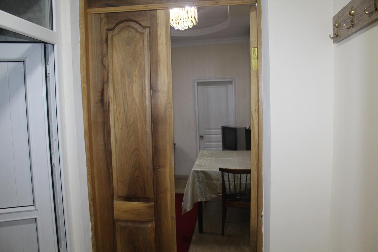 Apartment on Saakadze Batoemi Buitenkant foto